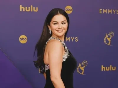 Selena Gomez akan menyumbangkan 100 persen hasil penjualan produk Rare Beauty untuk kesehatan mental. Foto : Instagram/ selenagomez