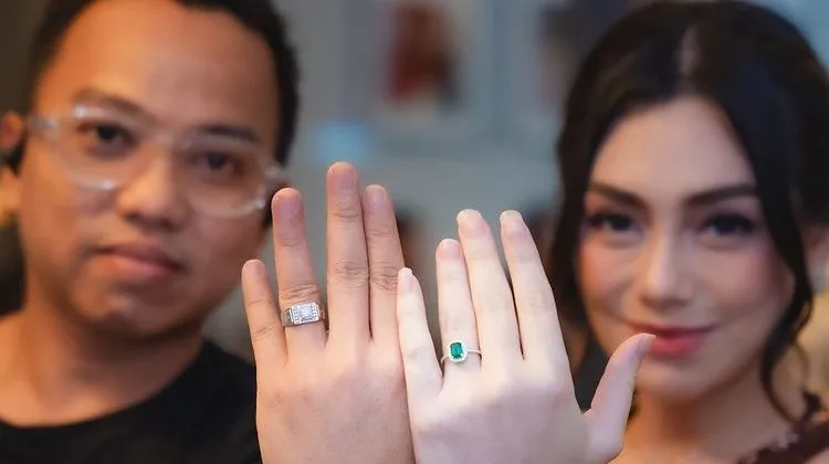 Heboh, Celine Evangelista Pamer Cincin Bareng Aan Story