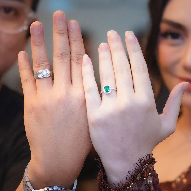 Celine Evangelista Pamer Cincin Bareng Aan Story. Foto : Instagram/aanstory