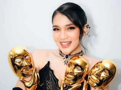 Davina Karamoy memborong tiga penghargaan di Indonesian Movie Actors (IMA) Awards 2024. Foto : Instagram/davinaakaramoy