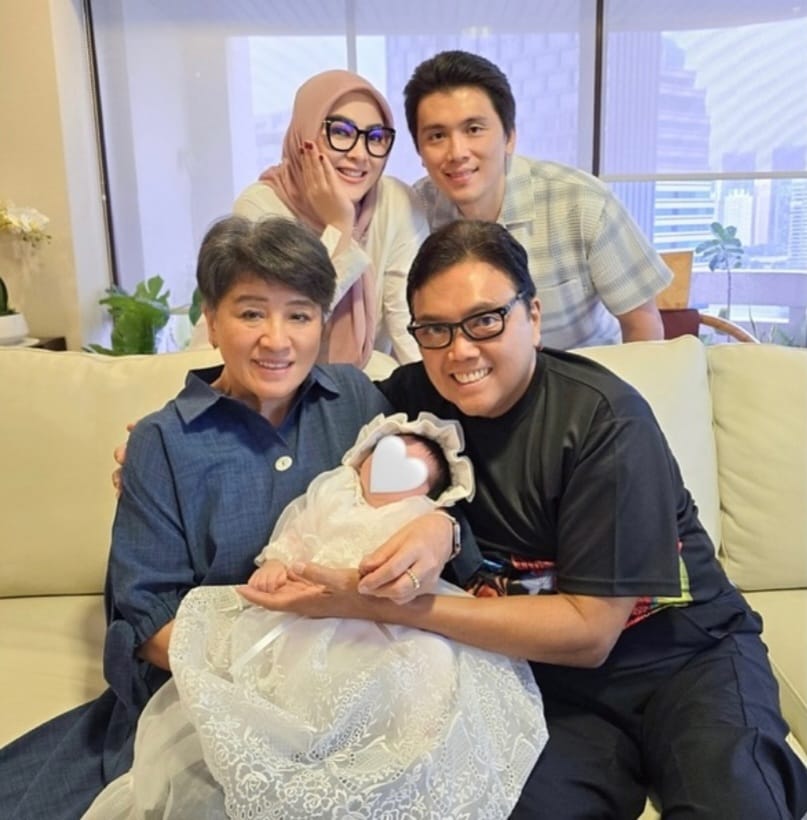 Bersama orang tua Reino Barack. Foto: Dok. Instagram @princessyahrini