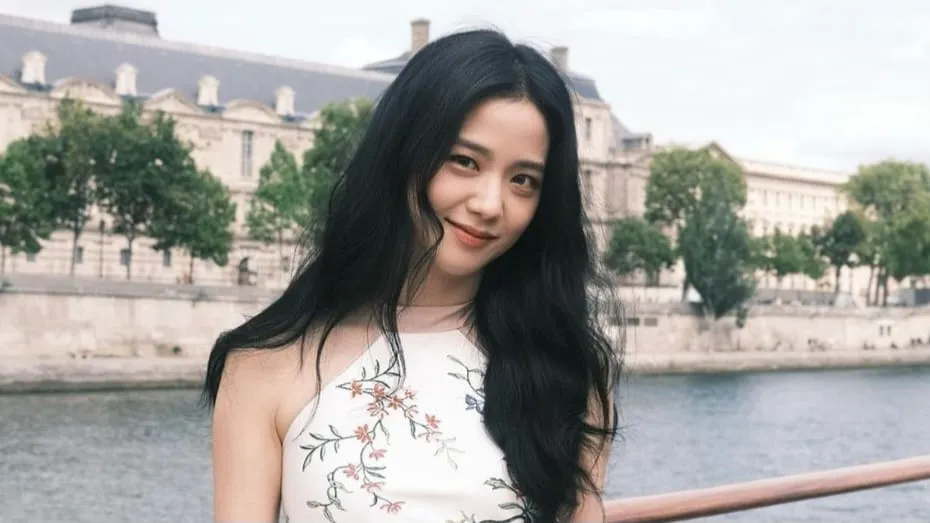 Jisoo BLACKPINK Beri Kode Bakal Segera Comeback Solo