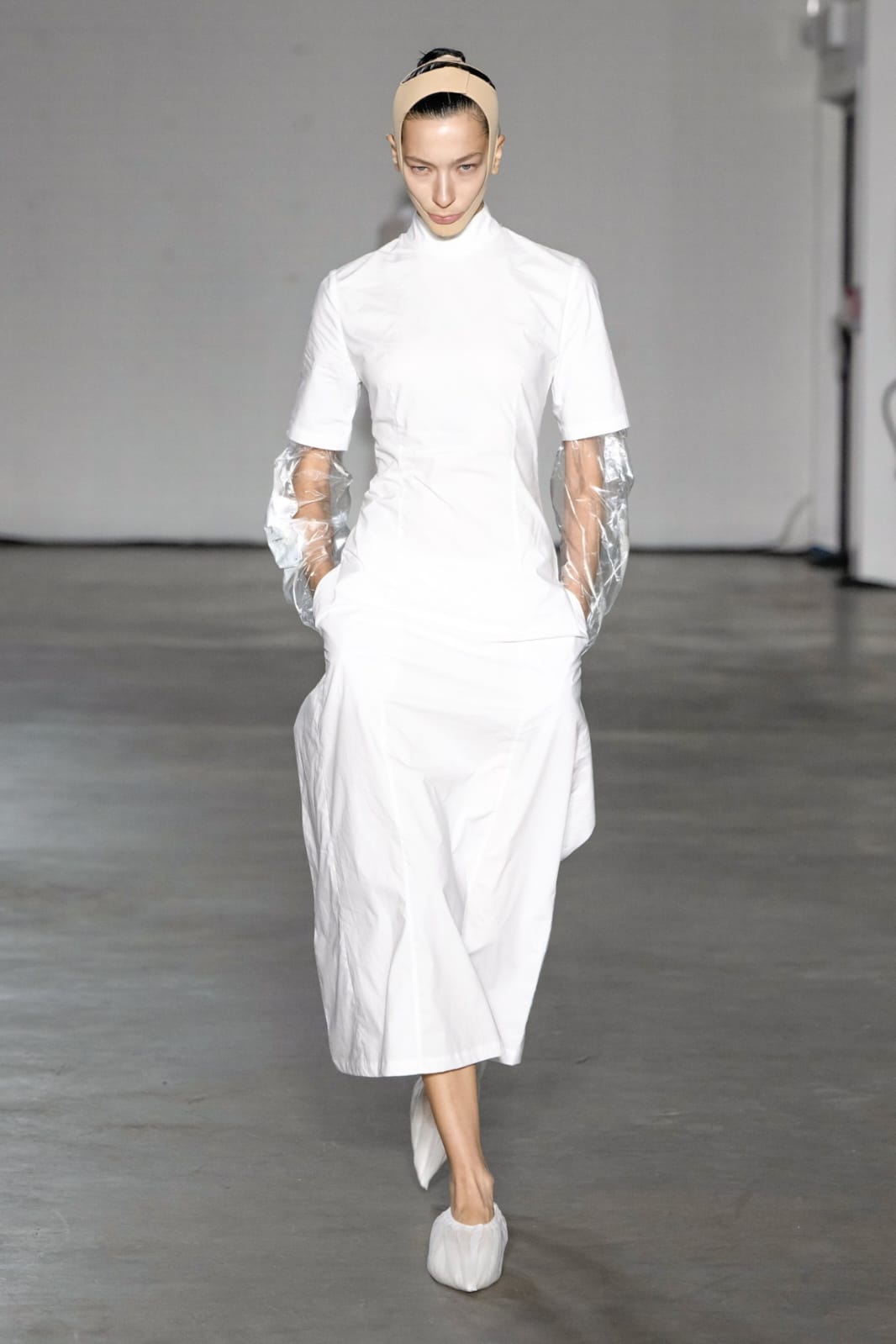 Baju yang terbuat dari rompi bedah. Foto: Dok. WWD