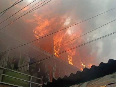 Kebakaran 30 rumah di sebuah kampung Kelurahan Kali Anyar, Tambora, Jakarta Barat. Foto : X/humasjakfire