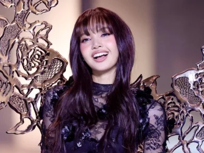Lisa BLACKPINK jadi idol K-Pop pertama yang tampil di Victoria's Secret Fashion Show. Foto: Dok. X @LISANATIONS_