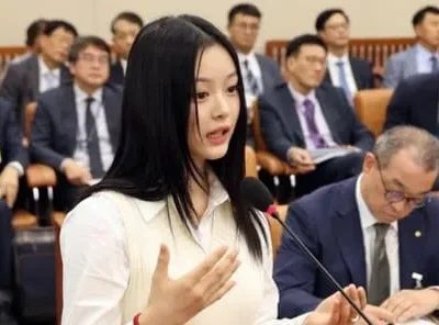 Hanni NewJeans memberikan kesaksian di audit Majelis Nasional Korea Selatan. Foto: Dok. Park Beom Jun/fnnews
