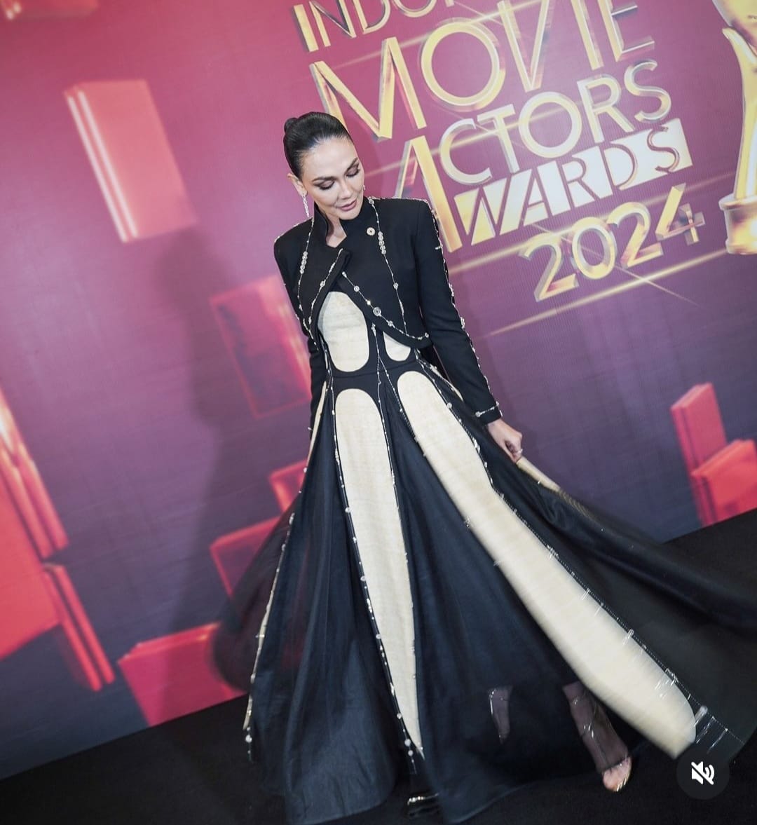 Luna Maya. Foto: Dok. Instagram @lunamaya