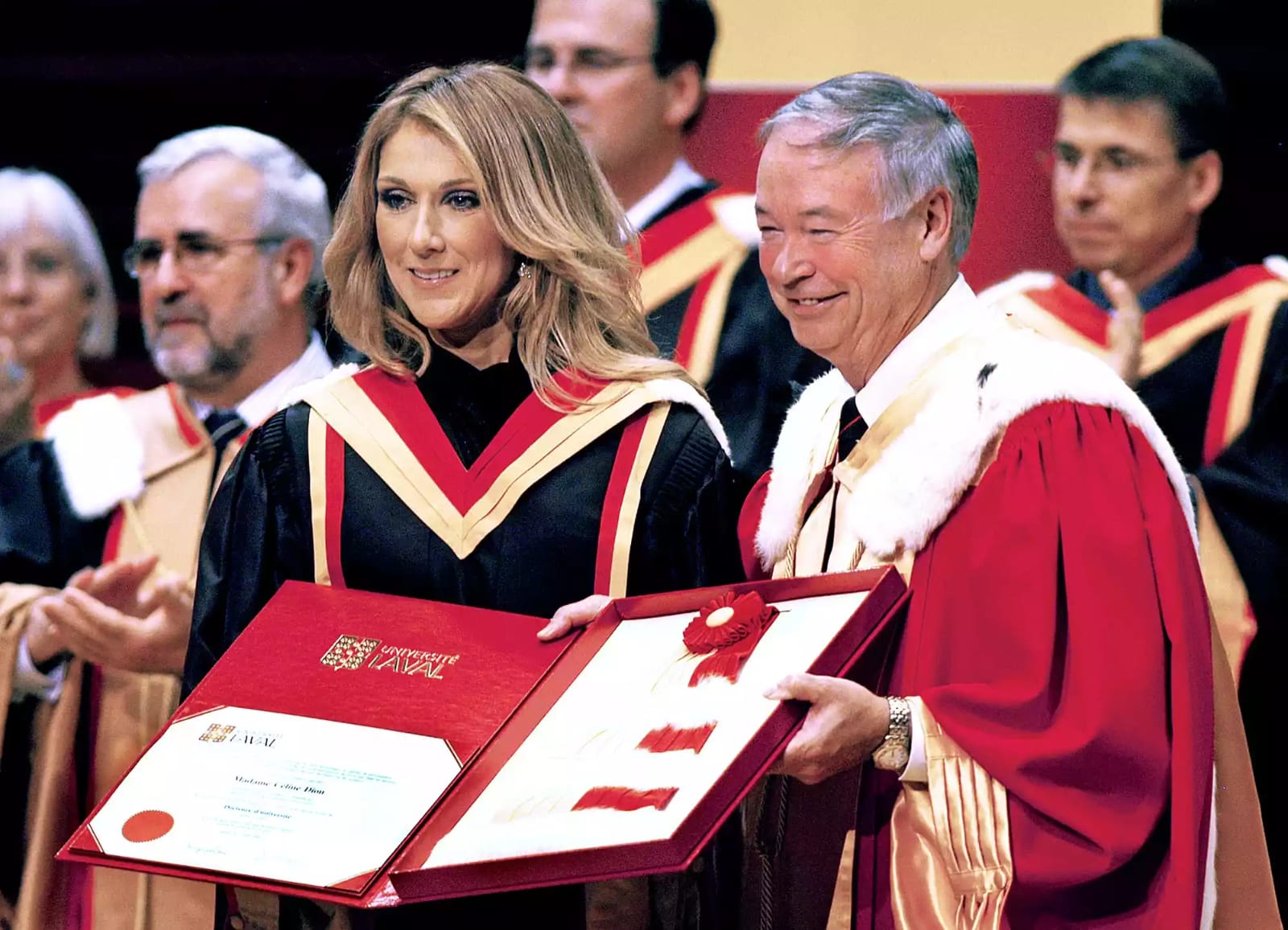Celine Dion terima gelar Honoris Causa dari Laval University. Foto: Dok. Getty Images via People