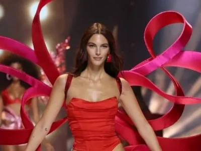 Vittoria Ceretti, pacar Leonardo DiCaprio debut di Victoria's Secret Fashion Show. Foto: Dok. Instagram @vittoria