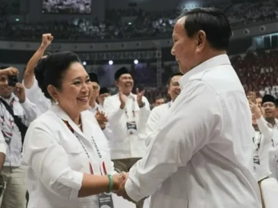 Prabowo Subianto dan Titiek Soeharto saat bertemu di apel kader Partai Gerindra. Foto: Dok. Instagram @titieksoeharto