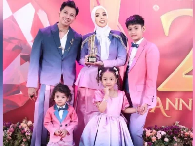 Gaya busana gradasi dari keluarga Sonny Septian. Foto: Dok. Instagra @fairuzarafiq