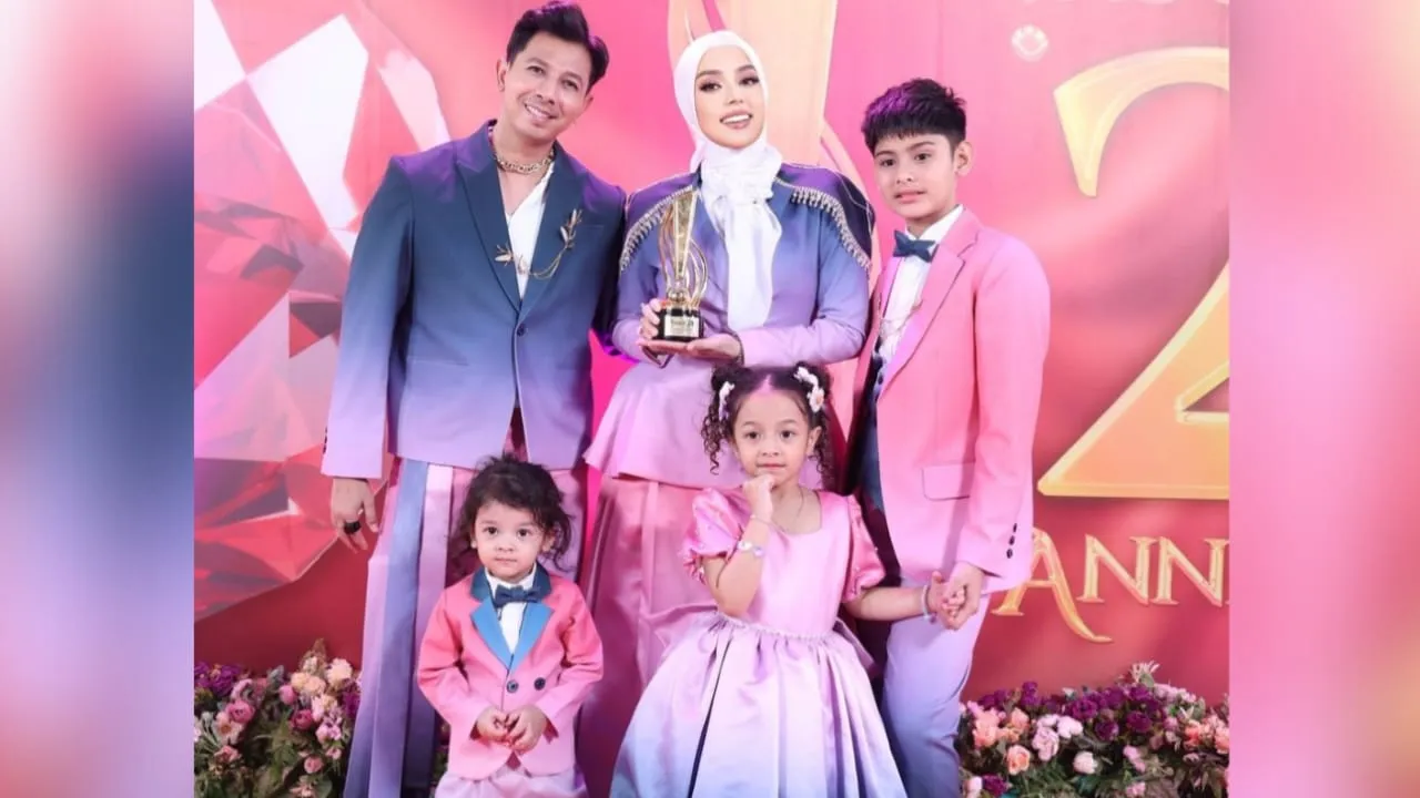 Inspirasi Busana Gradasi ala Keluarga Sonny Septian