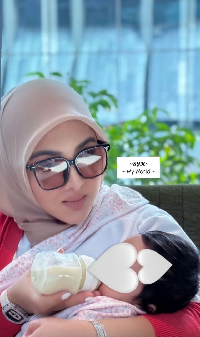 Potret Syahrini bersama Princess R. Foto: Dok. Instagram @princessyahrini