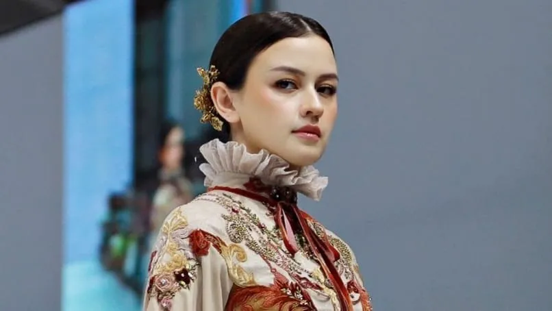 Gaya Anggun Kimberly Ryder Saat Melenggang di JFW 2024