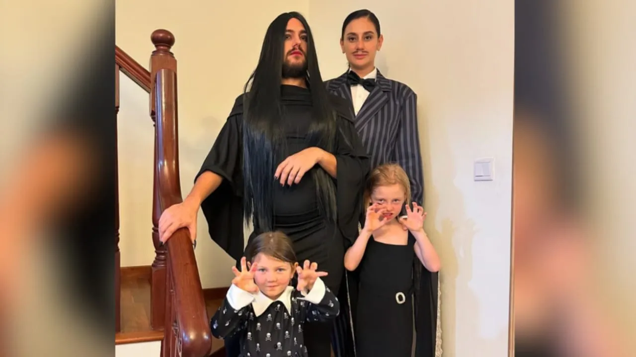 Gaya Keluarga Marissa Nasution Jadi Tokoh The Addams Family