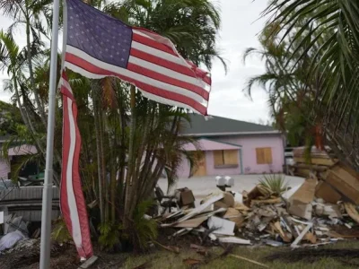 Badai Milton merusak rumah warga (Foto: AP Photo/Rebecca Blackwell)