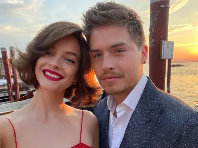 Dylan Sprouse berikan dukungan unik untuk Barbara Palvin di Victoria's Secret 2024 (Foto: Instagram/realbarbarapalvin)