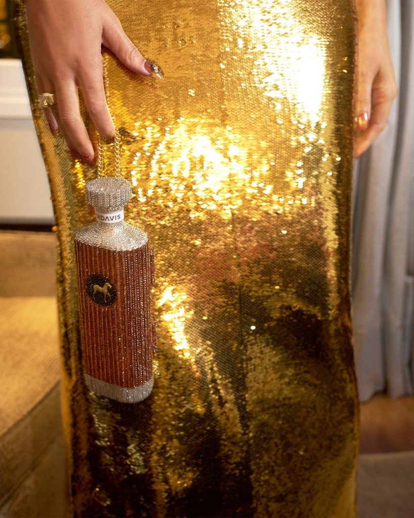 Tas mewah Beyonce yang dibuat dengan kristal dari brand perhiasan ternama (Foto: Instagram/beyonce)