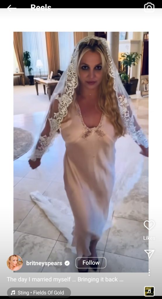 Unggahan reels Instagram Britney Spears saat menikahi diri sendiri (Foto: Instagram/britneyspears)