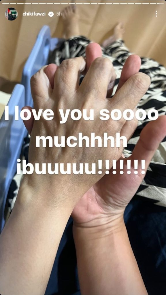 Chiki Fawzi mengungkapkan rasa cinta kepada mendiang ibunya, Marissa Haque (Foto: Instagram/chikifawzi)
