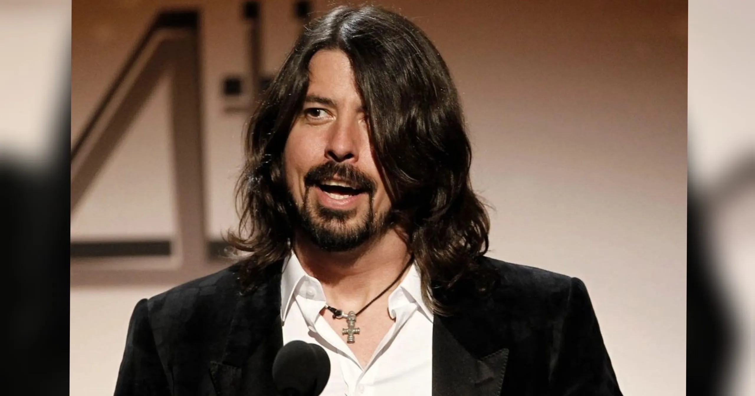 Giliran Dave Grohl Lepas Cincin Pernikahan dengan Jordyn Blum