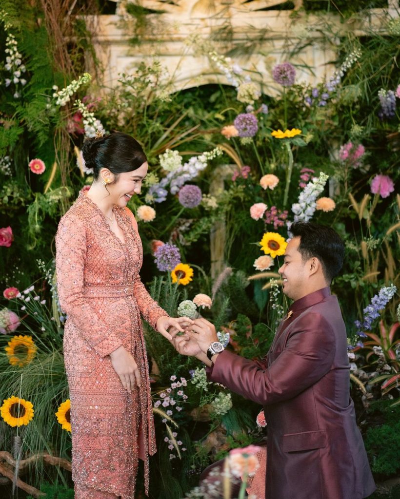 Momen pertunangan Febby dan Drajad (Foto: Instagram/febbyrastanty)