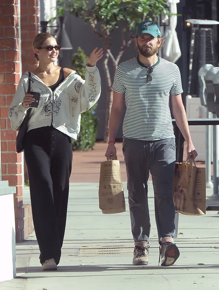 Gigi dan Bradley saat berbelanja di supermarket di Los Angeles (Foto: TheImageDirect)