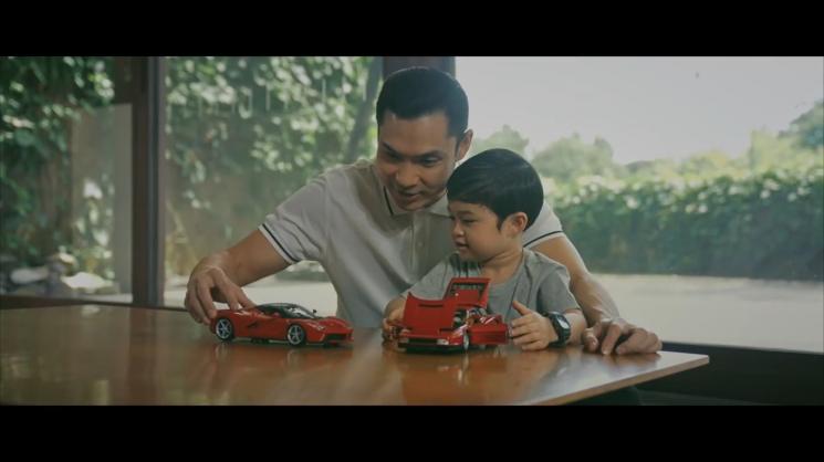 Harvey Moeis saat menjadi bintang iklan Ferrari Roma (Foto: Instagram/sandradewi88)