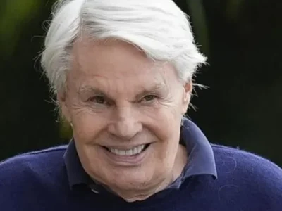 Mike Jeffries setelah keluar dari persidangan di Florida (Foto: Dok. AP Photo)