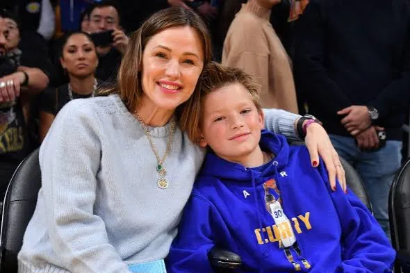 Momen Lucu Jennifer Garner Rayakan Halloween Bersama Anak