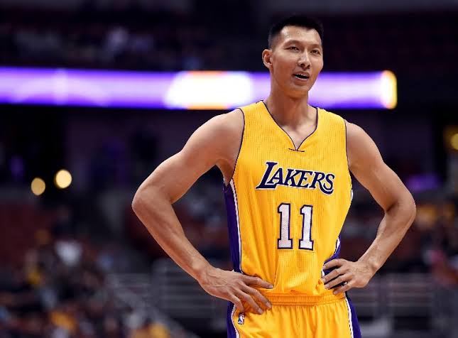 Mantan atlet basket NBA, Yi Jianlian (Foto: Doc. NBA)