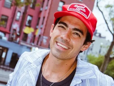 Joe Jonas tertangkap kamera dekat dengan seorang wanita di Paris (Foto: Instagram/joejonas)