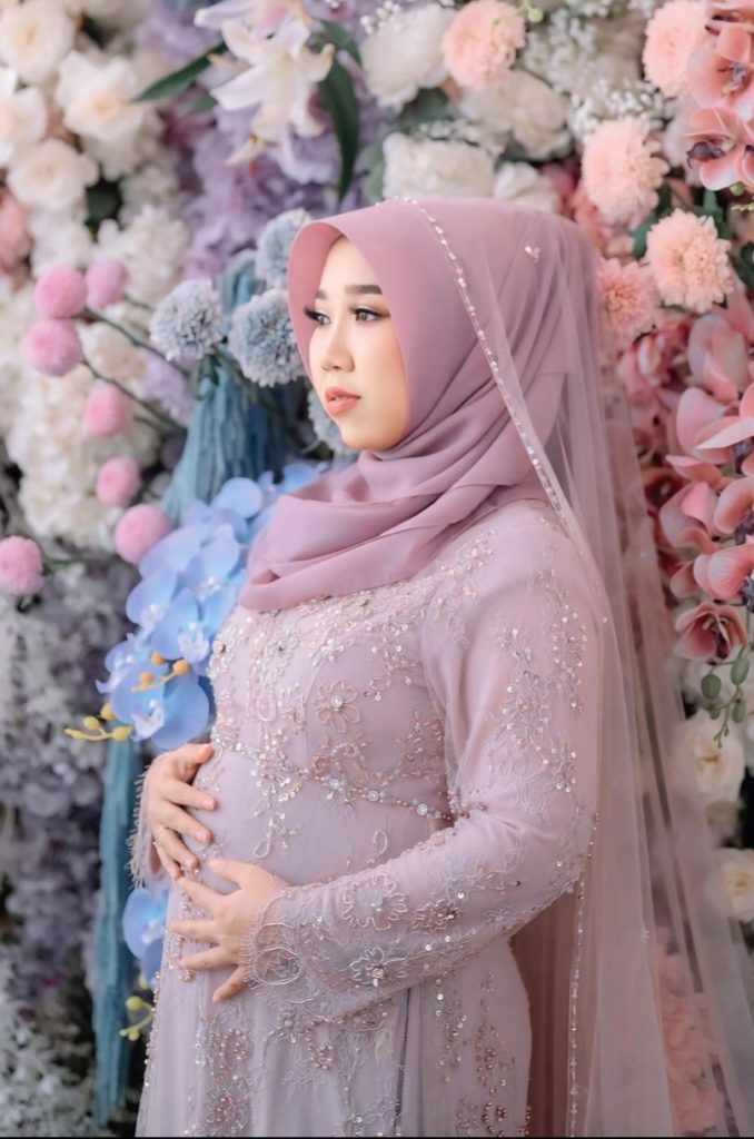 Baby bump Kiky sudah terlihat (Foto: Instagram/kikysaputrii)