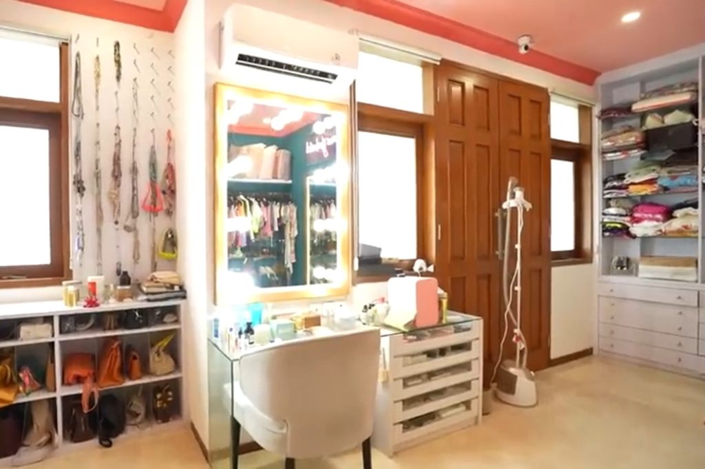 Wardrobe (Tangkap layar YouTube/Taulany TV)