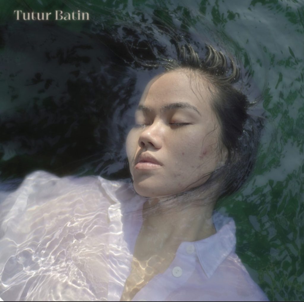 Yura Yunita di kover ‘Tutur Batin’ (Foto: Dok. Spotify)