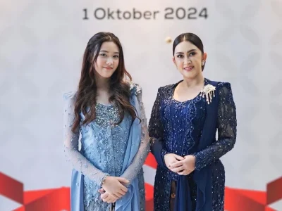Nafa Urbach dan anak tunggalnya, Mikhaela Lee (Foto: Instagram/nafaurbach)