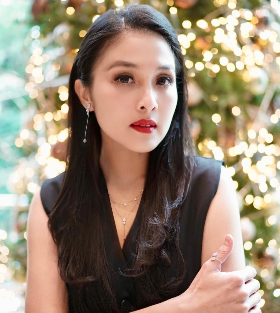 Perhiasan hasil endorse yang di unggah di Instagram (Foto: Instagram/sandradewi88)