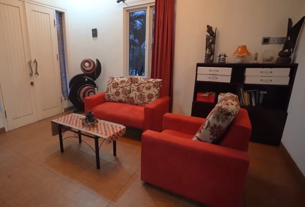 Ruang duduk di kamar Jeremy Teti (Tangkap layar YouTube/deHakims Story)