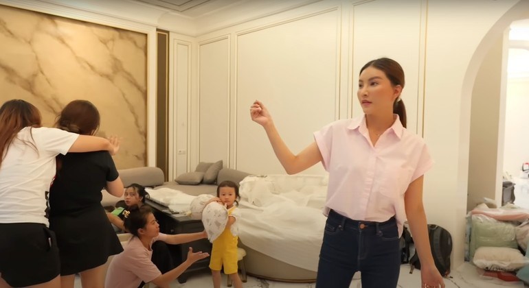 Ruang tamu di rumah Sarwendah. Foto: Youtube/Sarwendah Official