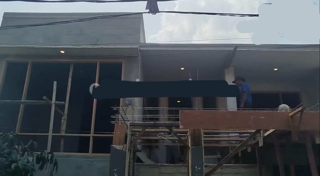 Keadaan rumah Vadel Badjideh yang akan dirobohkan Nikita Mirzani (Foto: YouTube/Cumi-cumi)