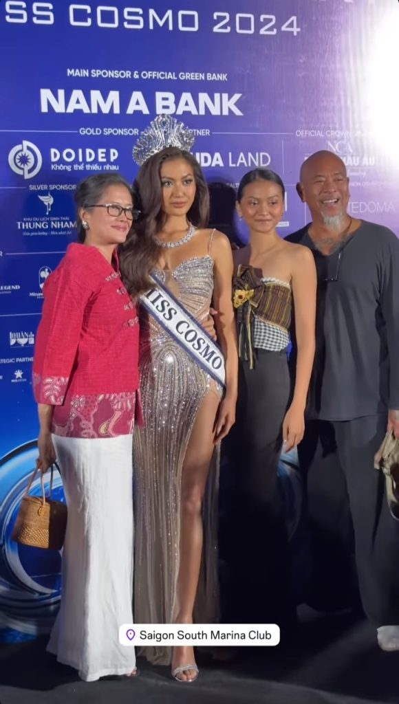 Potret Tata Juliastrid, Miss Cosmo Internasional 2024, bersama dengan keluarganya. (foto: Instagram/misscosmointernational)