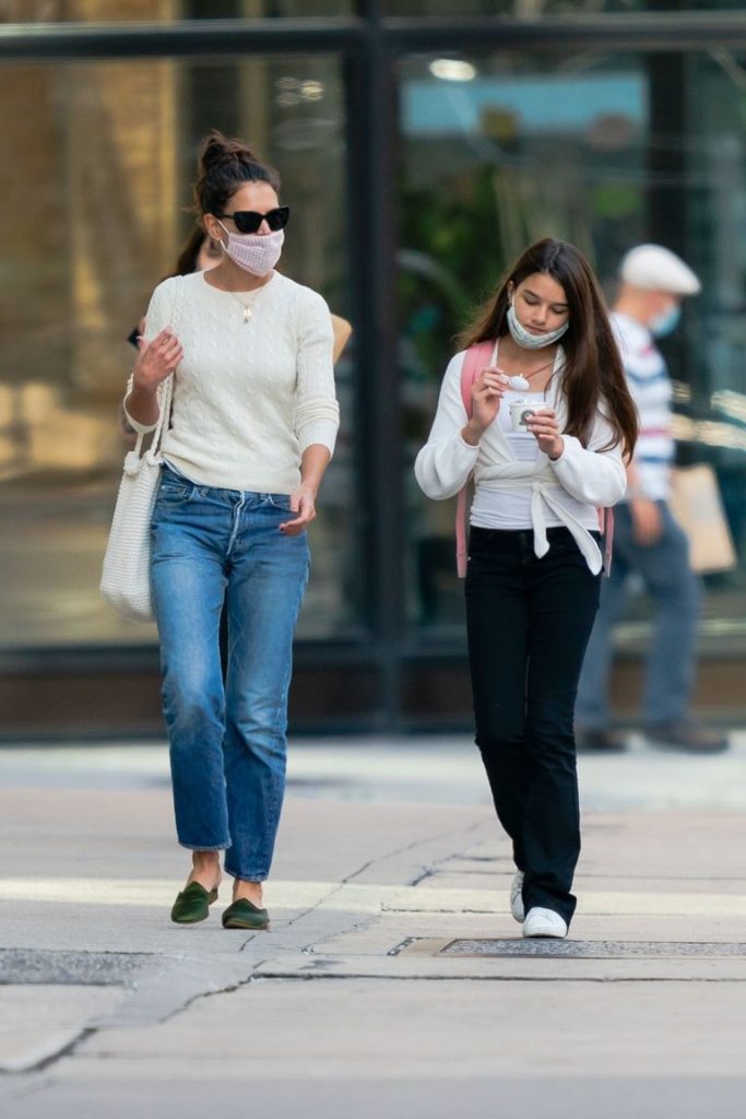 Potret Suri dan Katie di tahun 2020 (Foto: Bazaar UK)