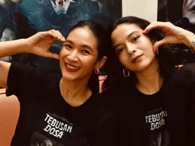 Happy Salma dan Putri Marino dalam ‘Tebusan Dosa’ (Foto: Instagram/happysalma)
