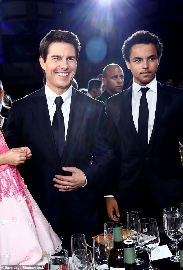 Potret Tom Cruise bersama anaknya, Connor Cruise di tahun 2012 (Foto: Sara Jaye/Shutterstock)