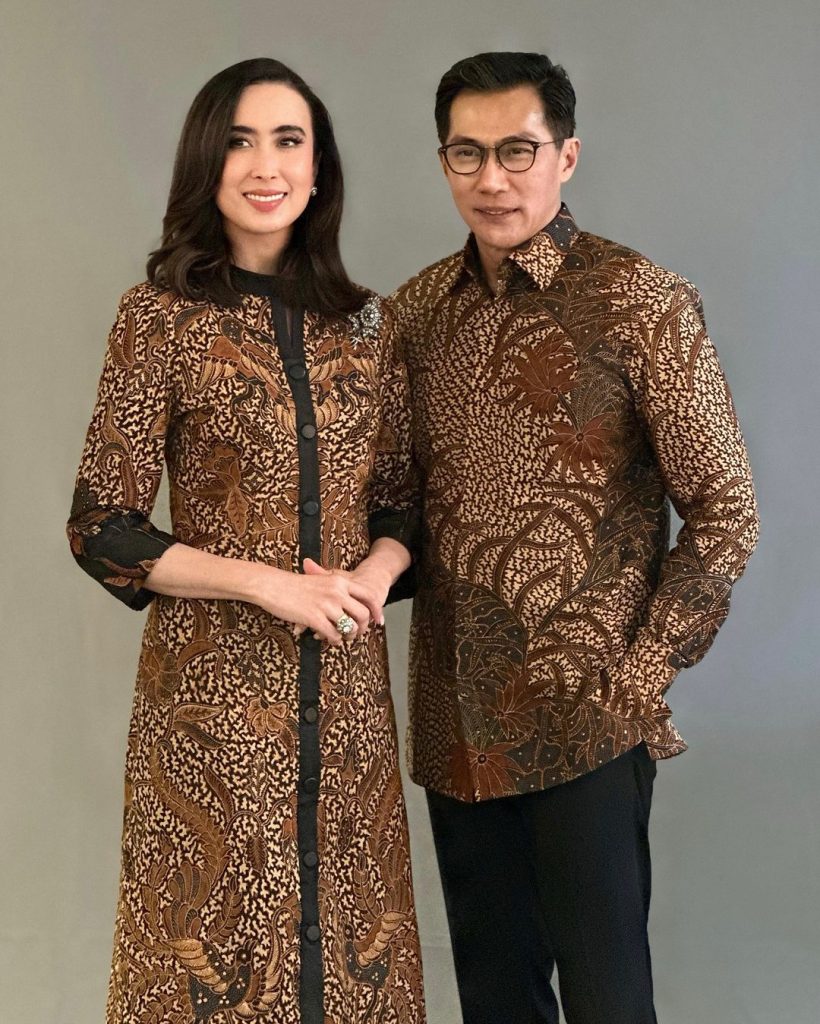 Bersama suaminya, Wishnu Wardhana (Foto: Instagram/widi.wardhana)