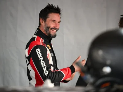 Keanu Reeves debut sebagai pembalap profesional di kompetisi Toyota GR Cup (Foto: X/@ims)