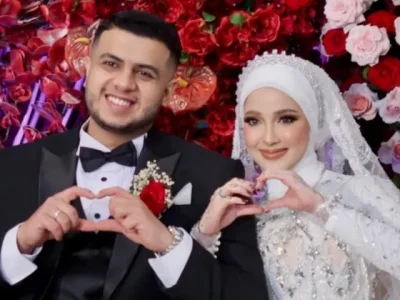 SUAMI ISTRI: Yislam Jaidi dan Miskah Shafa saat resepsi (Foto: Instagram/yislamjaidi)