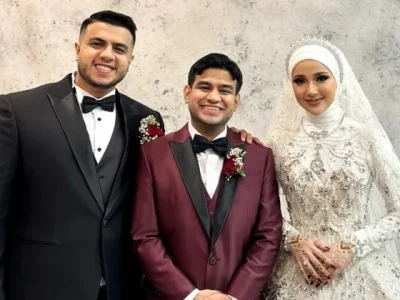 Fadil (tengah) berfoto bersama kakaknya, Yislam Jaidi yang baru saja menikah. (Foto: Instagram/fadiljaidi)