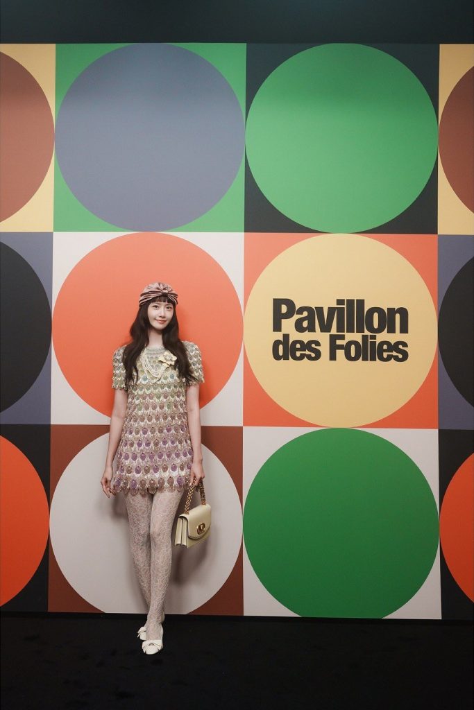 Tampilan seluruh badan Lim Yoon Ah dalam Paris Fashion Week (Foto: X/kchartsmaster)