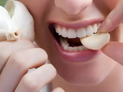 ILUSTRASI : Mengonsumsi bawang putih mentah sebelum tidur dapat memberikan sejumlah manfaat. Foto : naturalalternativeremedy